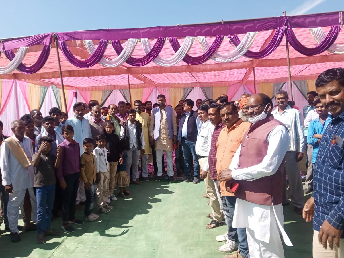 आज गोटेगांव विधानसभा अंतर्गत ग्राम रहली में रहली से कौड़िया दुभा मार्ग का भूमिपूजन किया।
<a href="/ChouhanShivraj/">Shivraj Singh Chouhan</a> @SuhasBhagatBJP <a href="/vdsharmabjp/">VD Sharma</a> <a href="/BJP4MP/">BJP Madhya Pradesh</a>