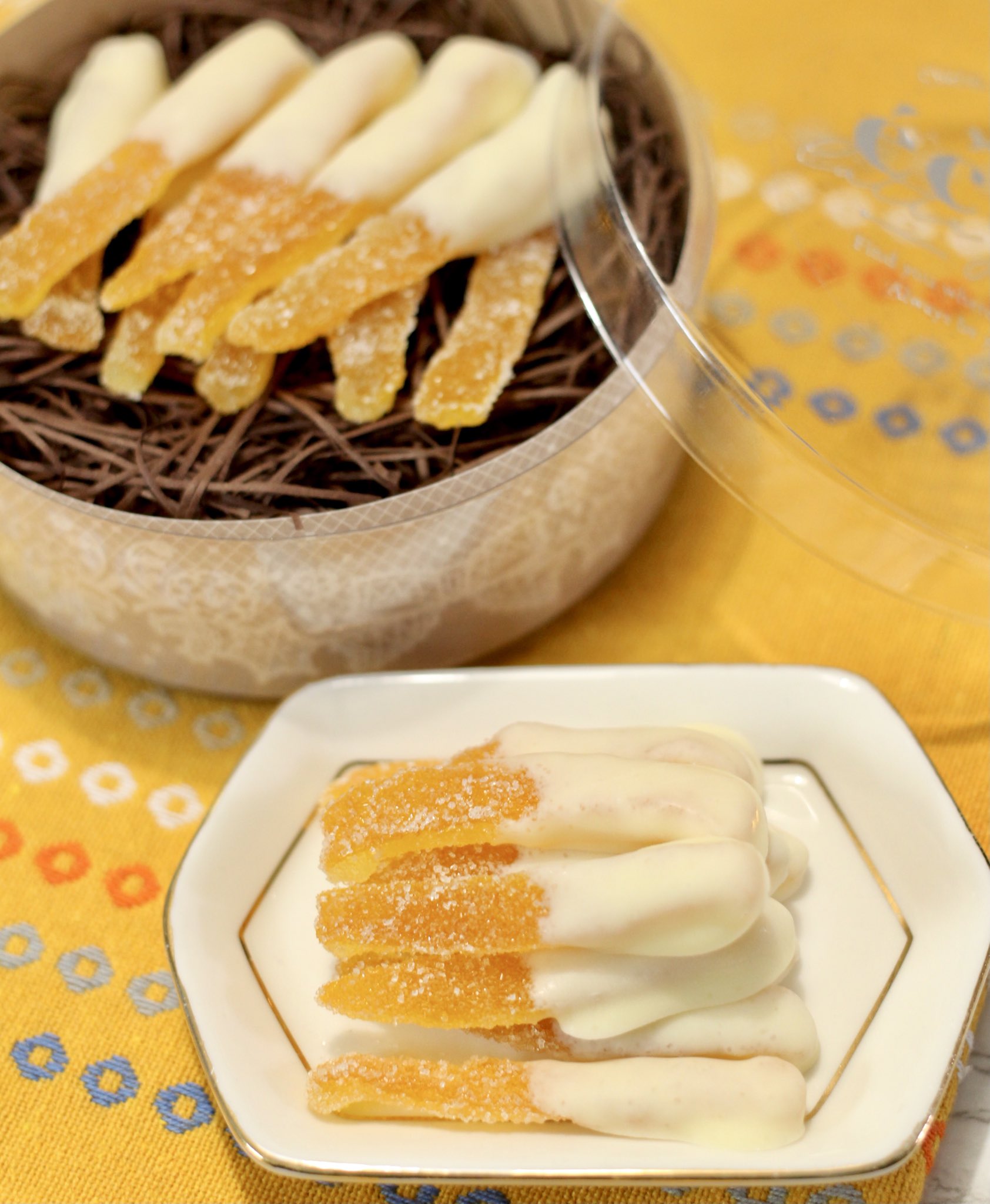 ぼく いらすと料理家 材料は 柚子 砂糖 チョコだけ 柚子のオランジェット 柚子の皮を砂糖で煮て 2日ほど乾燥させたら ホワイトチョコを絡めるだけ 柚子の香りが 最高です T Co Ok4ptxtfvk Twitter