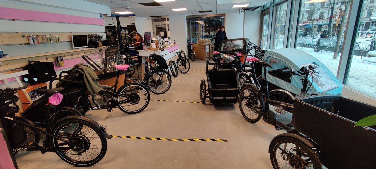 jeppedylarsen's tweet photo. Favoritstället @bonmeq vid skatteskrapan i Stockholm har både lastcykel-avdelning och vanlig cykelverkstad. Just nu ingen väntetid om du behöver fixa cykeln. #cargobike #lastcykel #08cykel https://t.co/oapAebIPpp