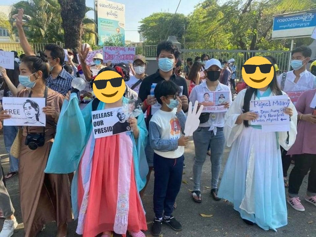 Here are some pictures of BTS ARMYs reactions to military coup in peaceful protests in Myanmar. 

Hear Our Voice please

#Feb9Coup 
#WhatsHappeningInMyanmar
