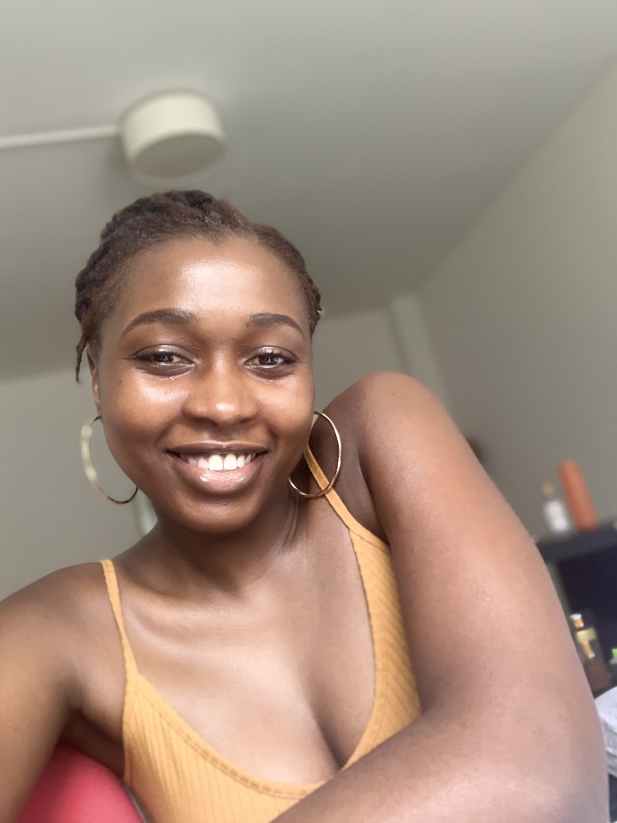 MaisonValentino's tweet photo. Valentino proudly presents #WritersRoadmapxValentino, an initiative developing literary talent. Through a scholarship, 50 writers have a chance to work with Tomi Adeyemi, honing their craft and building community.

Photos: Fardowsa Omar, Giselle Vriesen, Lauren Chineme, Yewande O https://t.co/6fpYNr0yzK