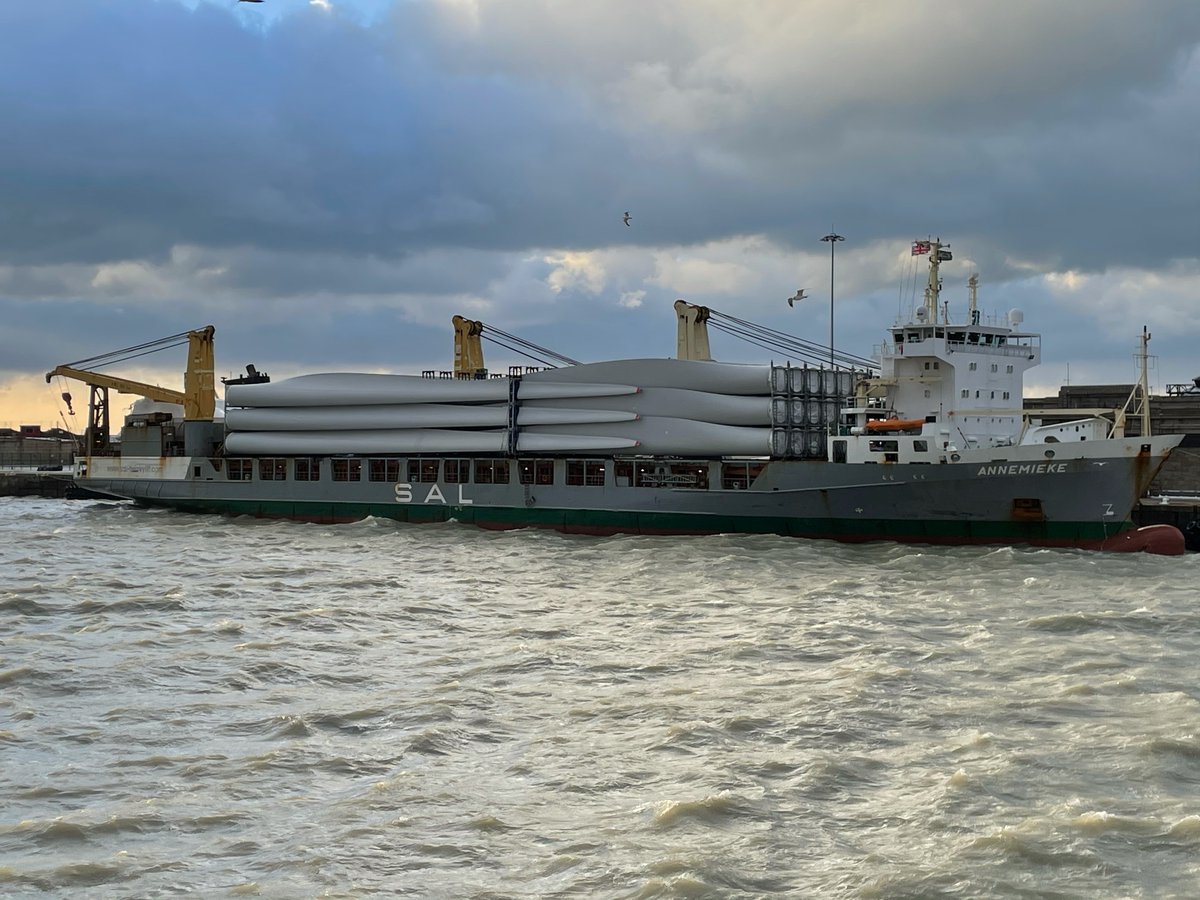 there's no cargo we cannot handle. #Annmieke in <a href="/Port_of_Dover/">Port of Dover</a> discharging yachts! #PODCL #SALheavylift