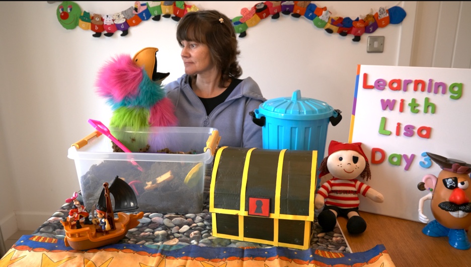 lisa_learning's tweet photo. Happy humpday, everyone 🤗 not long now till the half term 🥳Day 3 of Wordplay is now live on my channel #learningwithlisa #YouTuber #phonics #fun #homeschooling #LockdownLessons #EYFS https://t.co/Pxcb9oc3vu