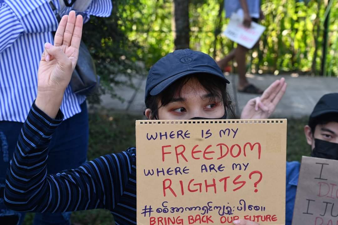 HsuChiKo1's tweet photo. Where's my FREEDOM?
Where're my RIGHTS?
#Feb10Coup
#WhatsHappeningInMyanmar https://t.co/N3maTX3al9