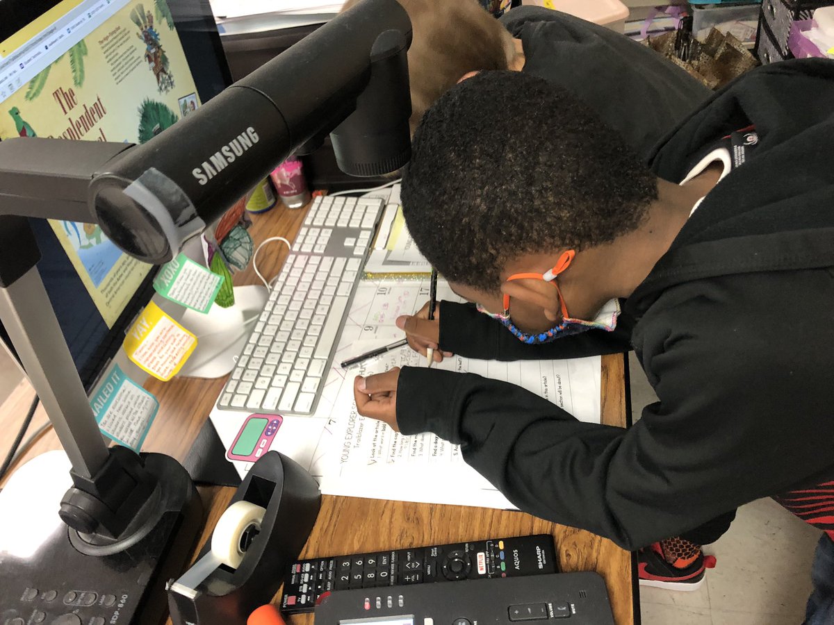 MsTimms3's tweet photo. Text and graphic features Scavenger Hunt! #smithleopards https://t.co/FJz85HFqm4