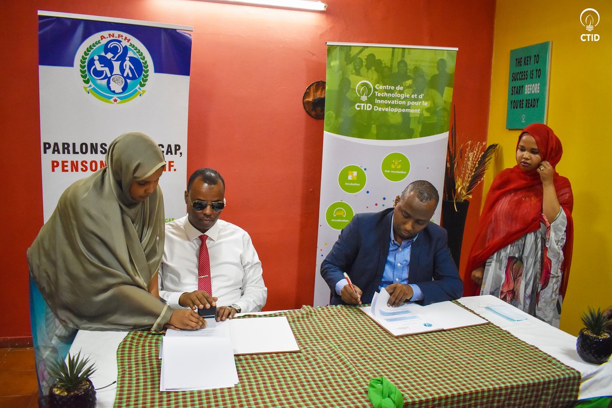 DjiboutiTechHub's tweet photo. 📷Signature d'une convention entre l'ANPH et le CTID representés respectivement par M. Doualeh SAID et M. Samatar ABDI
⏩Ce partenariat renforcemera les capacités des personnes handicapées vivant à🇩🇯 en✔️#Technologie,✔️#Entrepreneuriat et✔️#Employabilité 

#Djibouti #CTID #ANPH https://t.co/SflfSk811n