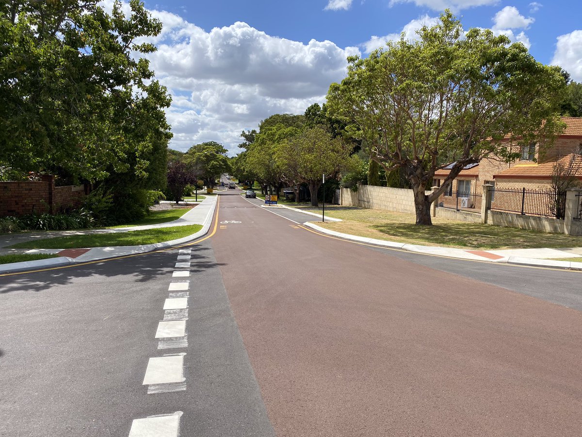 bikewalkperth's tweet photo. I took a ride along the recently completed safe active street in Nedlands today. It’s a quite picturesque route, and not many vehicles - although it was 10am, so not sure what it would be like at other times. 

Images from west to east.

#PerthCycling https://t.co/9gTvRLlCyD