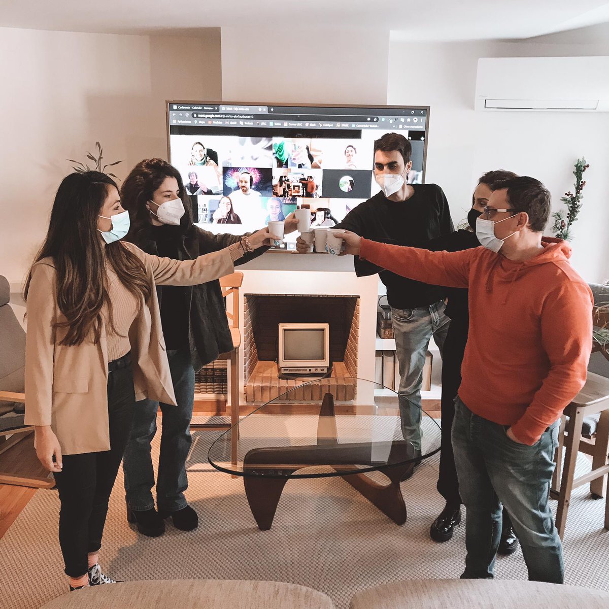 CodenotchMAD's tweet photo. ¿Sabías que los perfiles TIC son una de las #profesiones con menos tasa de paro en España?
Por eso cada vez más las empresas apuestan por #perfiles que acaban de salir de un #bootcamp.
¡Se acaba nuestro #TalentMeet, pero se vienen muchos más! 🚀
#CodenotchTalentMeet https://t.co/MsLLboVAfl
