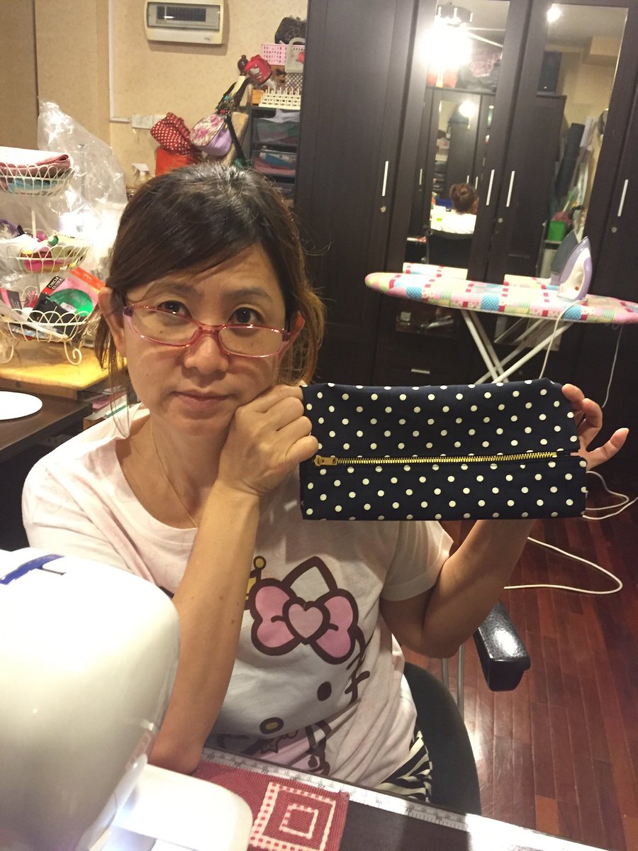 2nd__4th's tweet photo. : ค้นมือถือละ��จอรูปแม่ ปกติแม่เราเป็นคนชอบถ่ายรูปมาก ถ้าเขาแต่งตัวแต่งหน้าสวยๆ จะชอบให้เราถ่ายรูปให้ตลอด ซี่งก็ยอมรับว่าในหลายๆคร��้ง ก็มีรำคาญเขาบ้าง เพราะเขาถ่ายเยอะ ฮ่าๆๆๆ แต่พอเขาไม่อยู่แล้ว คือเสียดายเลย น่าจะถ่ายให้เยอะกว่านั้นอีก <3 https://t.co/Gx5DWUIeoY