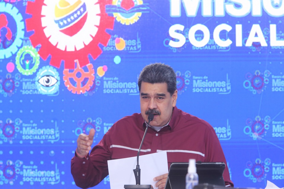 CapitanEscalon's tweet photo. Las Bases de Misiones Socialistas, nos han permitido atender y darle todo el apoyo a nuestro pueblo en estos tiempos de ataque económico del Imperialismo en contra de Venezuela. Excelente balance nos dio el Pdte. @NicolasMaduro de los logros alcanzados por esta noble misión. https://t.co/aDpna6rtxx