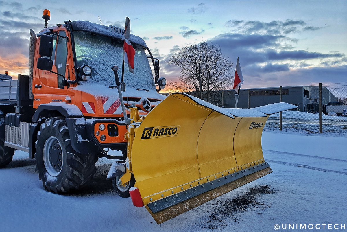#WednesdayWisdom The mighty @MercedesTruckUK #Unimog is available with a number of features for #snowclearance including auto plough lift when reversing and a snowplough relief mode, which reduces wear on the blade and increases traction on the front axle!
#PartOfALegend