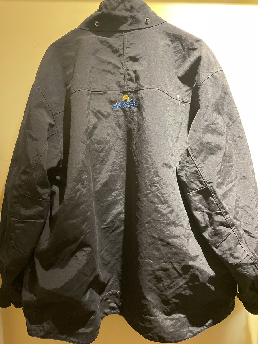 CHIWAWAVINTAGE's tweet image. carhartt 長袖防風外套

衣長：81
肩寬：57
胸圍：61
袖長：61