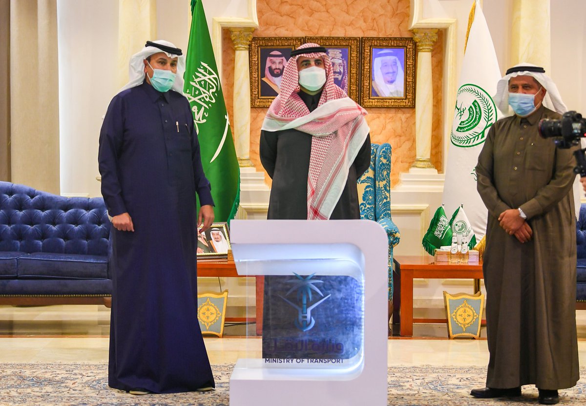 AljoufSA's tweet photo. #إمارة_الجوف 
سمو أمير #منطقة_الجوف يدشن مشاريع الطرق بحضور معالي وزير النقل
https://t.co/RBWqhNejZA
#الجوف_سلة_غذاء_المملكة
 #استثمر_بالجوف 
@SaudiTransport https://t.co/GHunQgdd9Q