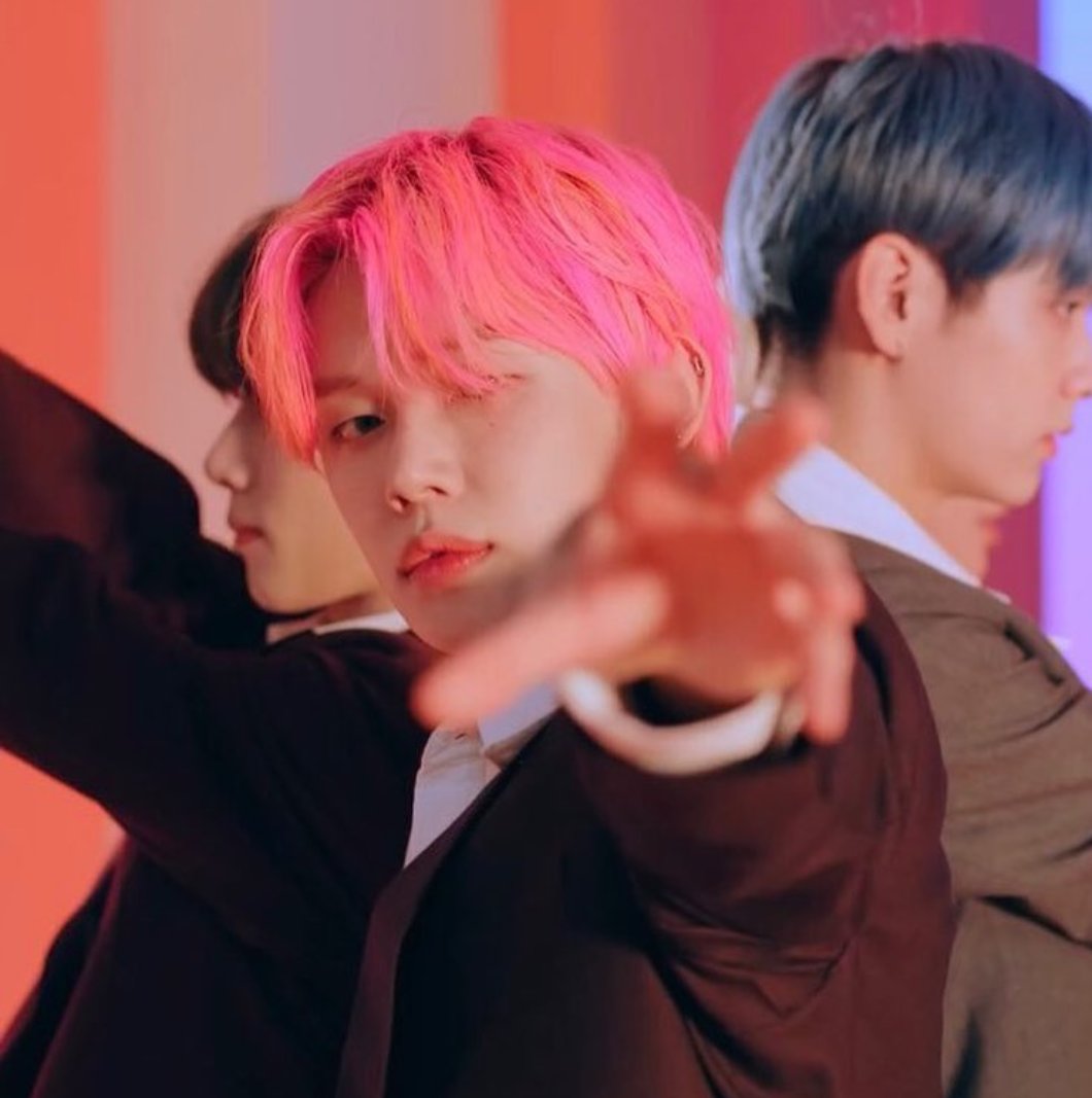 TXT ヨンジュン Blue Hour ラキドロ ブルアワ ピンク髪