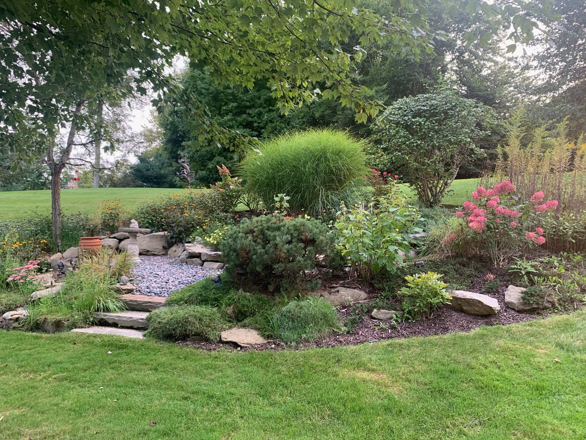 Can you picture yourself enjoying time outside hiking along scenic trails, over bridges, near ponds, and through wooded areas? Not a problem when you own a cluster home in the Canyon Lakes neighborhood! 
#kareneaglegroup #howardhanna
More info here: kareneagle.idxbroker.com/idx/details/li…