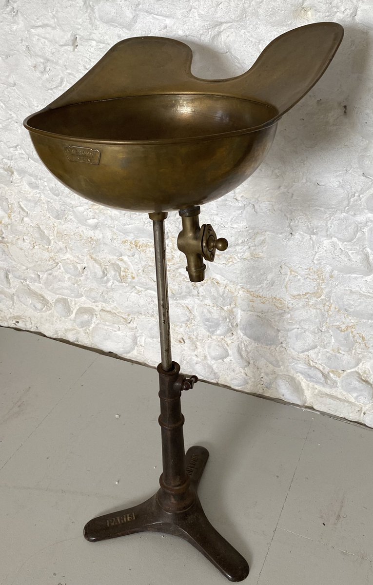 mikkitowler's tweet photo. FOR SALE - 1920s Brass &amp; Iron Hairdressers or Barbers Washbowl. Great make CRE ROSSI LYON in complete original condition. #hairdresser #barber https://t.co/V5tXb11yTU