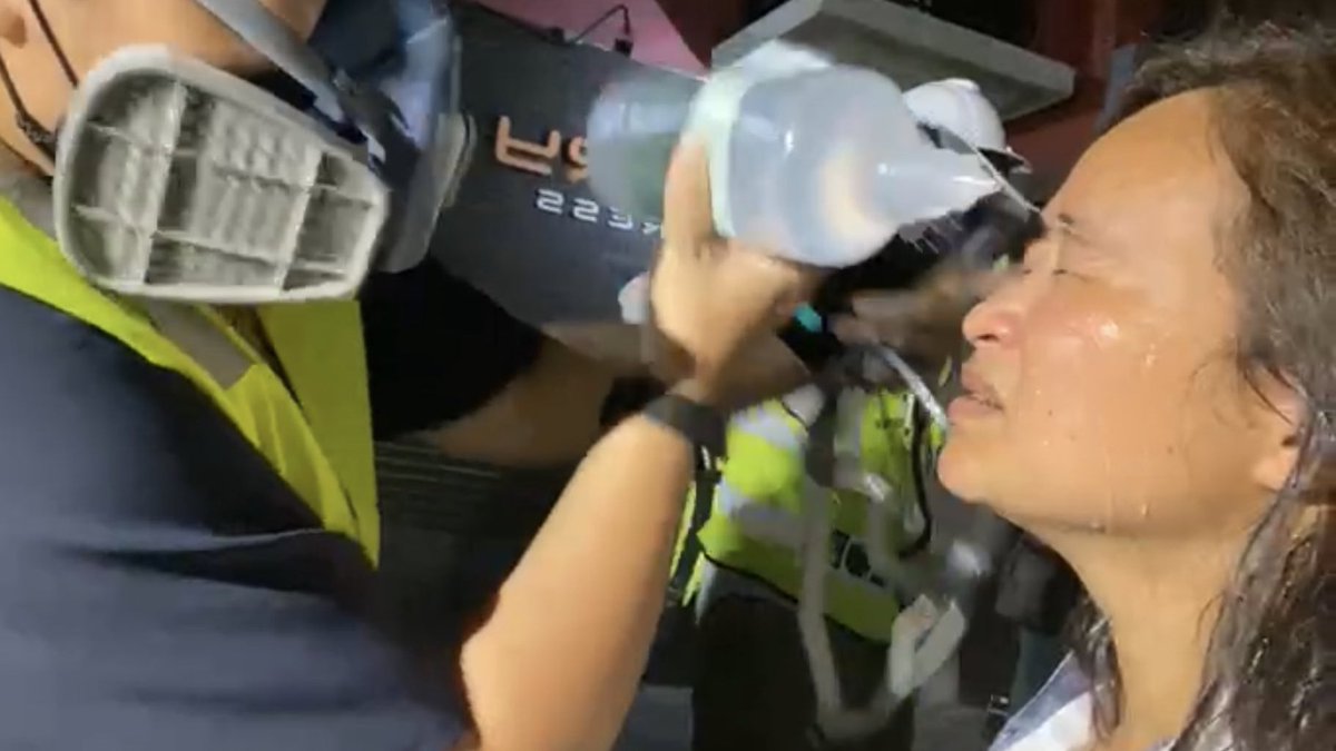 ด่วนค่ะ!!!!!!!!

คุณฐปนีย์ เอียดศรีชัย และผู้ชุมนุมบางส่วนถูกตร.ยิงแก๊สน้ำตาใส่ค่ะ #ม็อบ10กุมภา