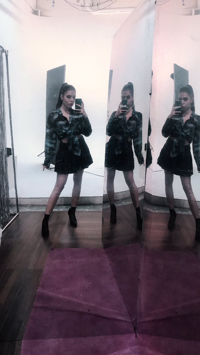 vasiliel's tweet photo. Приехала на работу и стала моделью 🙈 https://t.co/M5nJYYPipX