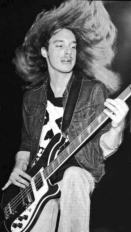 Happy birthday cliff burton. 