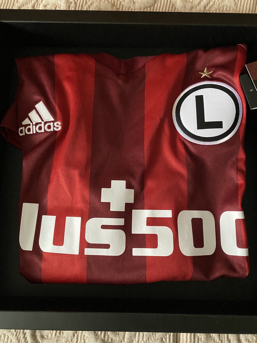 karolz75's tweet photo. Mam i ja😎 #Legia #limitka https://t.co/9ow5oqH0Am