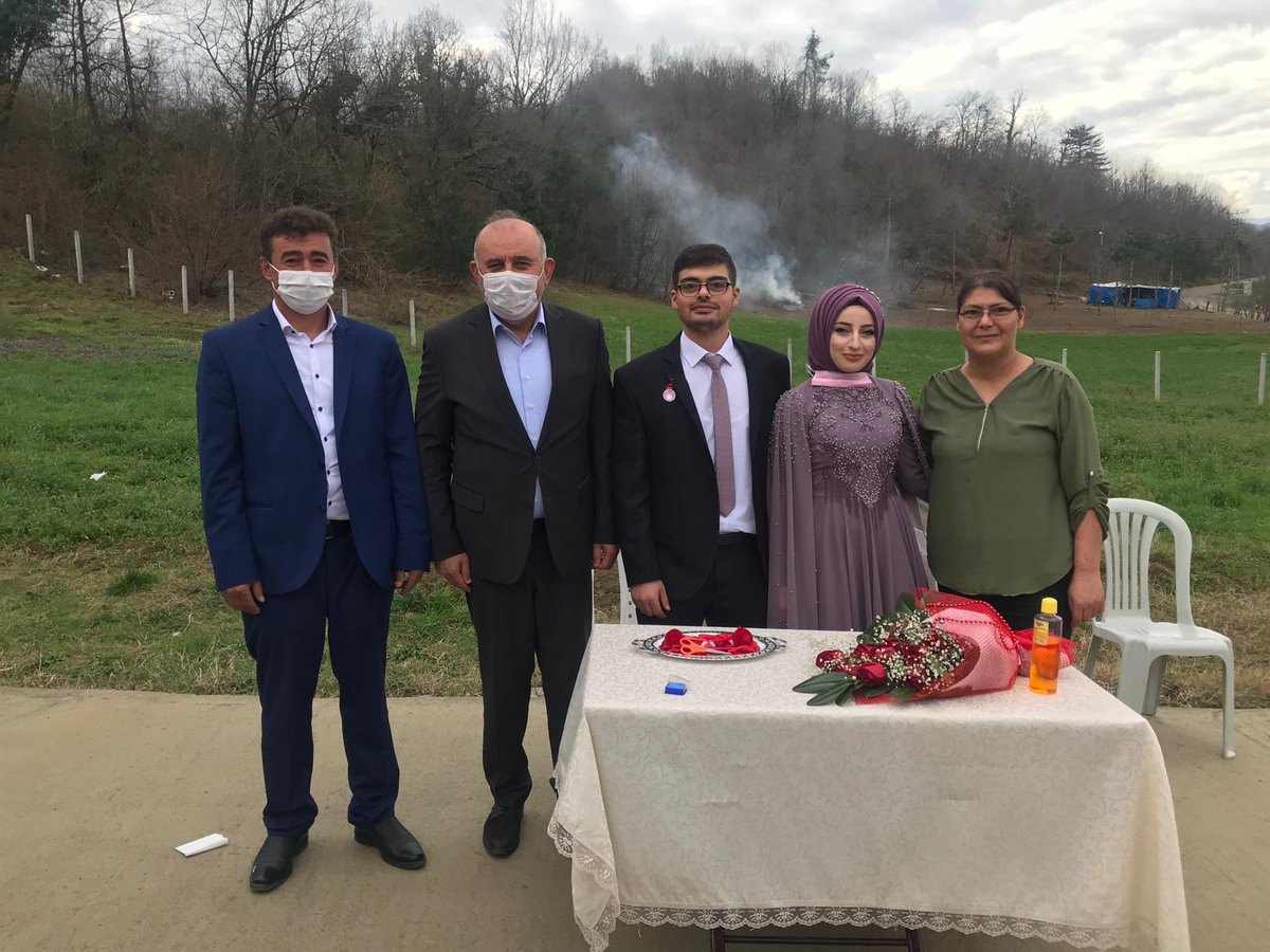 gokcebeybld's tweet photo. Belediye Başkanımız Vedat Öztürk, Kezban-Ali Rıza Çötür’ ün kızı Ayşe ile Mürvet-Ercan Yalçınkaya ‘ nın oğlu Halil İbrahim’ in nişan törenlerine katıldı.
Başkanımız, Allah tamamına erdirsin diyerek kurdelayı kesti.Her iki aileyi tebrik ederek hayırlı olması temennisinde bulundu. https://t.co/NglDA2Bwm4