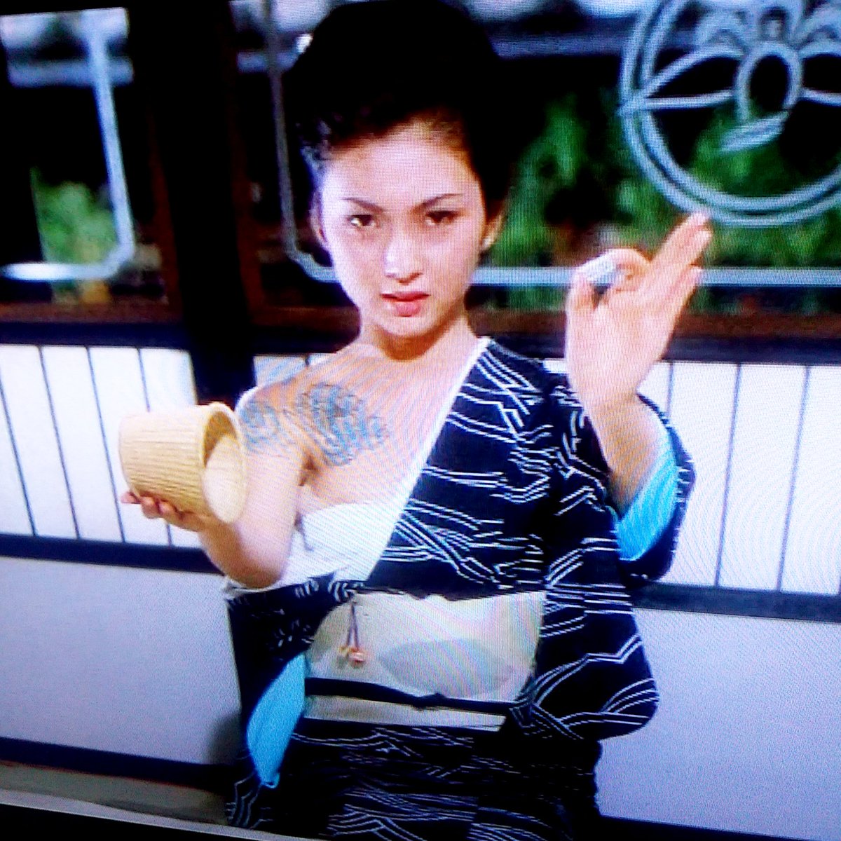 ミオ 侠花列伝 1969 鑑賞 若い頃 の松原智恵子さんのかわいらしさ美しさが破壊的だった 宝塚でいうと綺咲愛里ちゃん系かな 梶芽衣子さん 4枚目 が粋でかっこいいのは言うまでもなく 藤竜也もすてきだった T Co Hbc3xn2qh4 Twitter