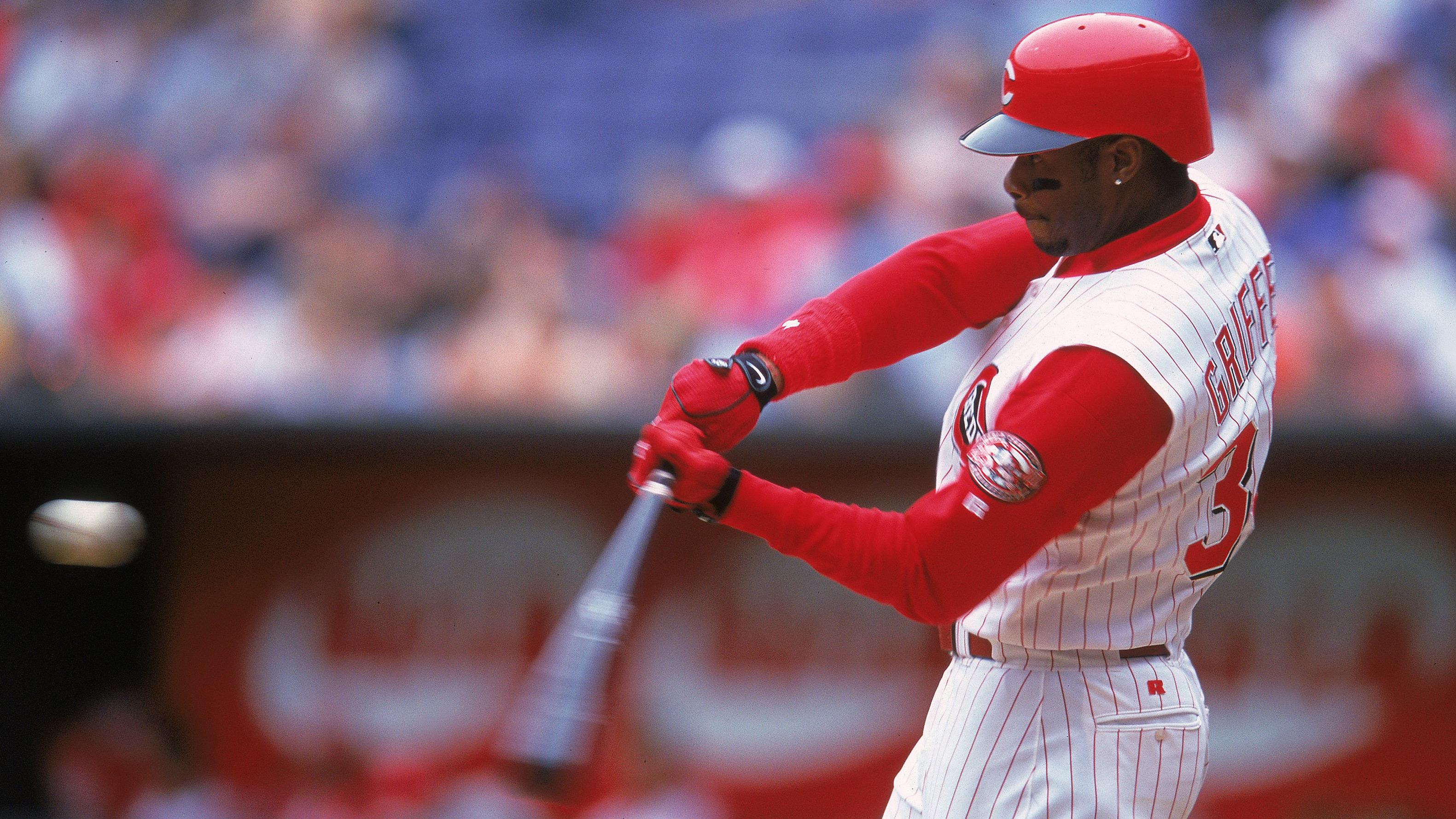 Cincinnati Reds on X: February 10, 2000: The Reds welcome Ken Griffey, Jr.  home to Cincinnati. #RedsVault  / X