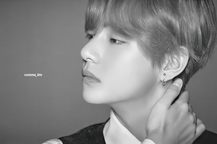 the black and white filter was made for taehyung : a dangerous thread!