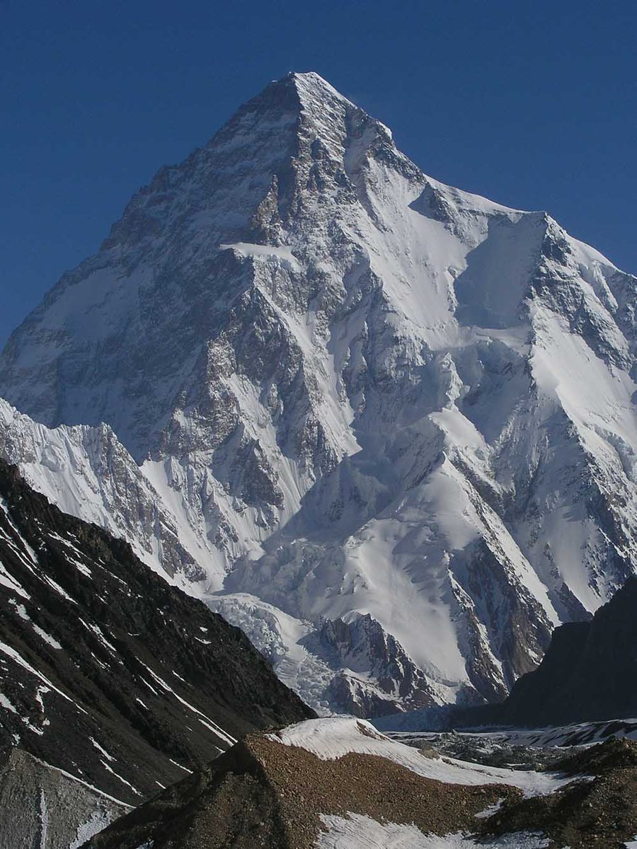 Thread for  #k2winterexpedition2021 and challenges faced by local mountaineers like  #alisadpara.For every four people who summited K2, one died on the mountain. On 1st August 2008, 25 climbers left the Camp IV to attempt the summit, but 11 never returned.