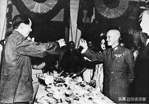 1945年8月28日重慶で蒋介石と毛沢東が会談した歴史的瞬間 