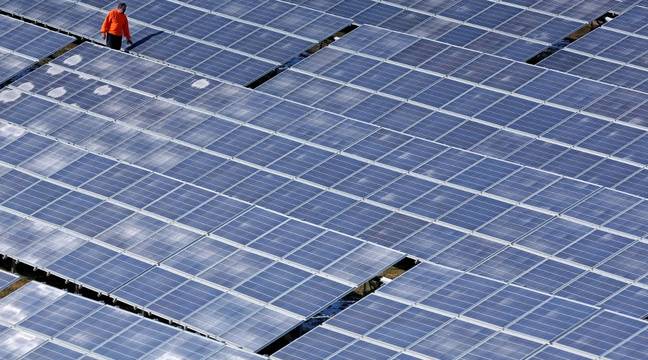 Steven_LEJ's tweet photo. Une centrale #photovoltaïque flottante en 2022 👉 Le 1er projet du groupe @EDFofficiel via sa filiale @EDF_RE verra le jour dans les Hautes-Alpes !
Une action de plus en faveur de la #NeutralitéCarbone  !
#ÉnergiesVertes #PlanSolaire
https://t.co/skm5dIIu3c https://t.co/IocyMQ8W0g