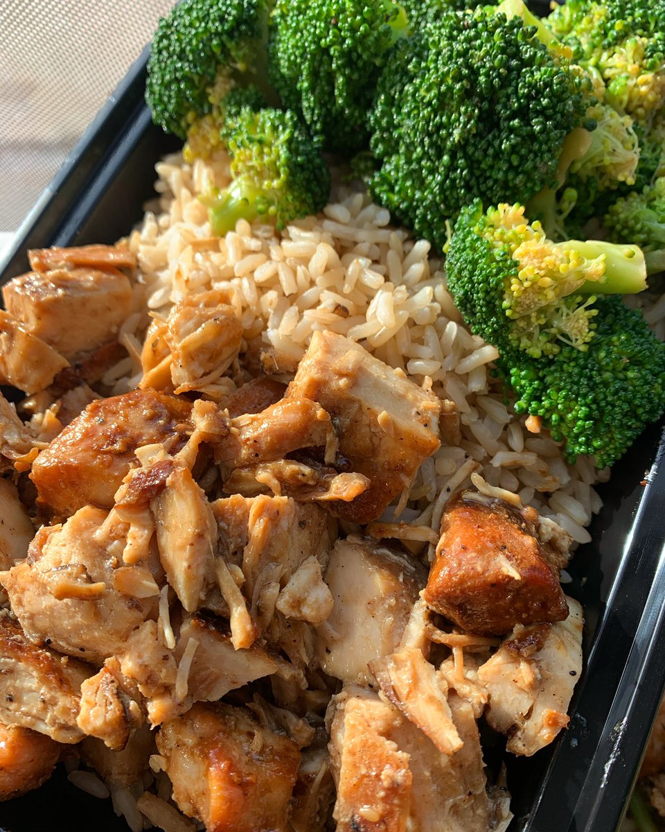 PrepValley's tweet image. Chicken + Broccoli 🥦 being made fresh today for tomorrow’s deliveries and pick ups! Tomorrow is the deadline to place your order for next week at valleyprep.net 🌱