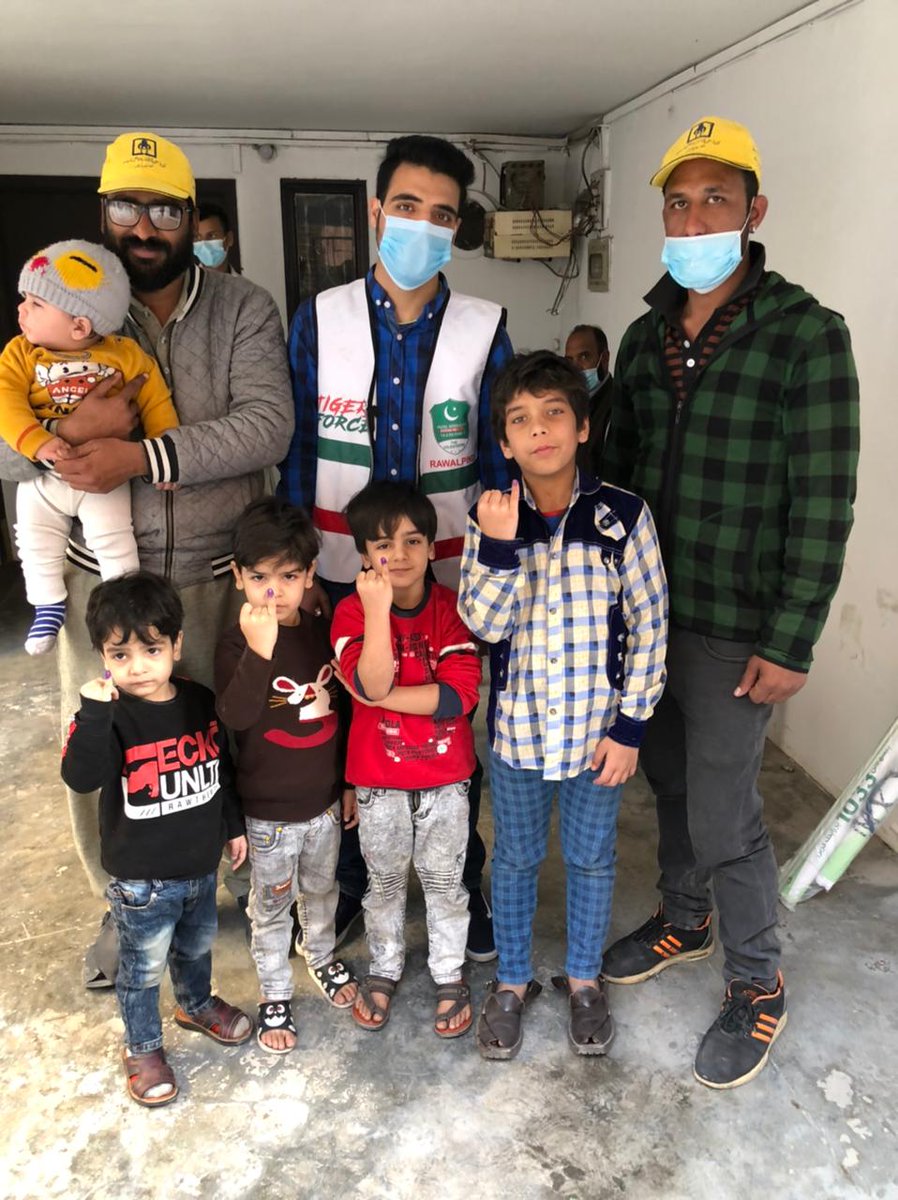 SabienIrshad's tweet photo. پرائم منسٹر ٹائیگر فورس راولپنڈی کینٹ کے رضاکاروں نے میں محکمہ صحت کے اہلکاروں کے ساتھ مل کر ٹائیفائیڈ حفاظتی ٹیکوں کی مہم میں حصہ لیا اور ریفیوزرز کور کروائے.
#TigersForce
#DisttRwp https://t.co/8vjv9QYzJa