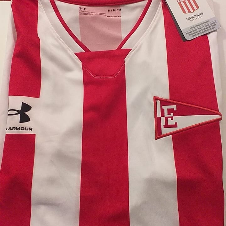 Postalespincha's tweet photo. #EDLP Ya tenemos nuestra nueva pilcha 😍🇦🇹 muy buen diseño @EdelpOficial @UnderArmourArg #UAEDLP #UAFutbol vamos por un 2021 con muchas esperanzas de salir adelante y tener nueva camiseta es un buen comienzo 🤞💪👏 https://t.co/ytl5HXldB1