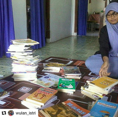 SMengajar's tweet photo. 8. Aksi Berbagi = dalam acara "Berbagi Kado Kebahagiaan untuk Anak Yatim"
9. @solopeduli = dalam acara "Peduli Bencana Banjir"
10. Ikemas Surabaya = dalam acara donasi buku
11. Forum Pelajar Solo Raya = dalam acara mengajar di Gentan, Bulu https://t.co/vbBuHIINJ4