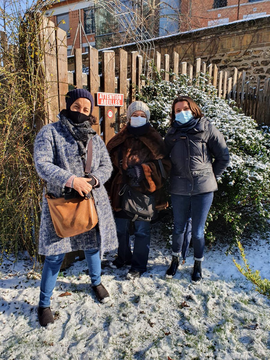 wlxv2's tweet photo. 🐝 Visite très instructive du rucher Patrick Painvin de Walid Loulidi dans le #17eme 🍯 grâce à l’association des Hauts de Malesherbes de Souad Mekali - une belle invitation à la protection de ces petits insectes essentiels à notre vie ! https://t.co/WMHDePVKZz