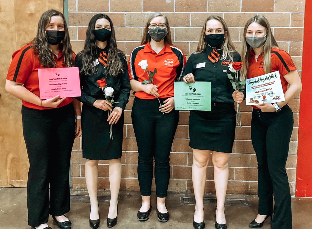 keeley_reddick's tweet photo. Abby Wallin has been elected as District D President for the 2021-2022 school year
Annie Wright has been elected as the District D VP of STAR events for the 2021-2022 school year. 
Katelyn Conrad has been elected as a state officer candidate.
We also received 3 awards! https://t.co/kDmiCzHlon