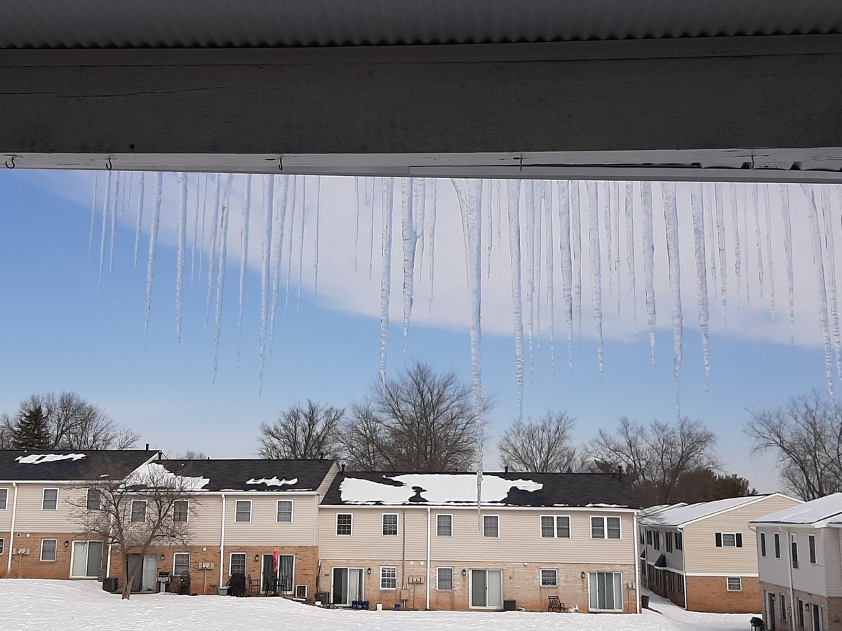 iVRP22's tweet photo. Icicles on my patio roof
🥶🥶🥶
#USAWinter
#WinterBurst https://t.co/ChlKjCwoiv