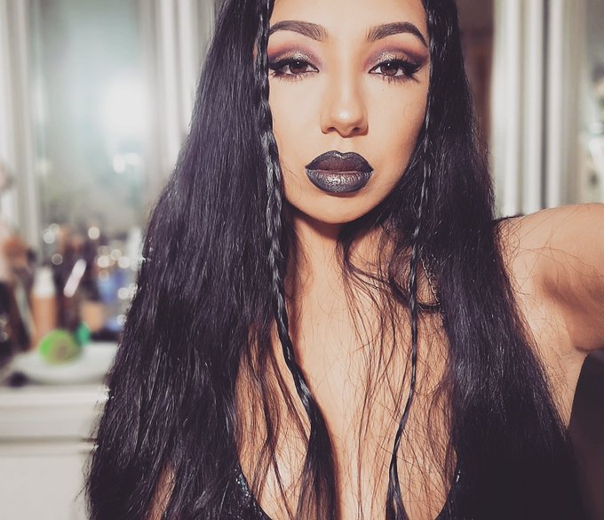 Back to My gothic roots 🖤 https://t.co/PxzHByOXFS