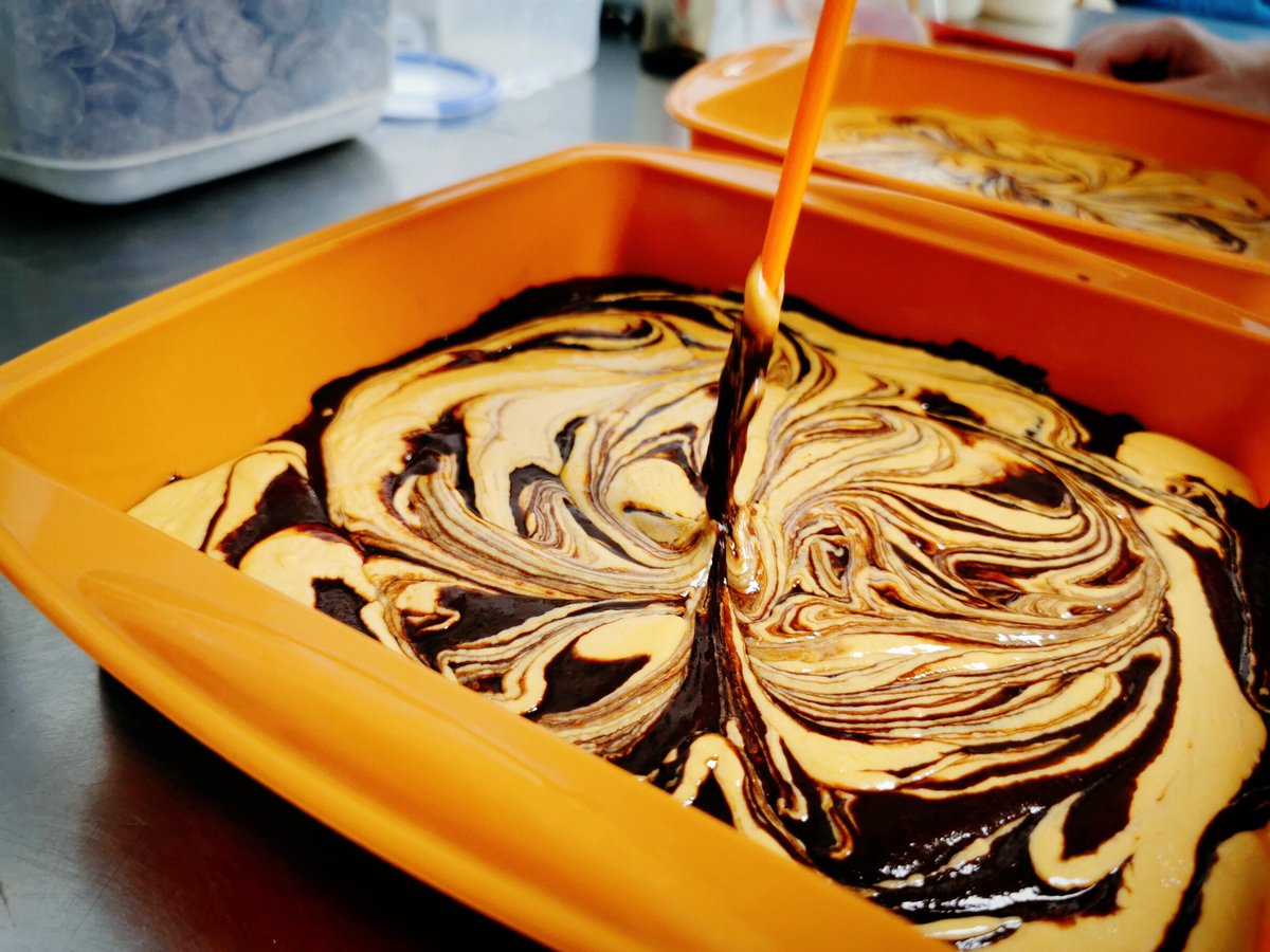 FabFudge_UK's tweet photo. Good evening #HandmadeHour! We're FabFudge, a Luxurious Artisan Dairy Free Fudge Producer based in #Bristol.

We create over 20 flavours of #Vegan Fudge such as Baileys Almande, Gin &amp; Tonic and Creme Egg Fudges!

We ship ALL over the UK!

https://t.co/O57rgYrh0i https://t.co/SCwa3gRsF9