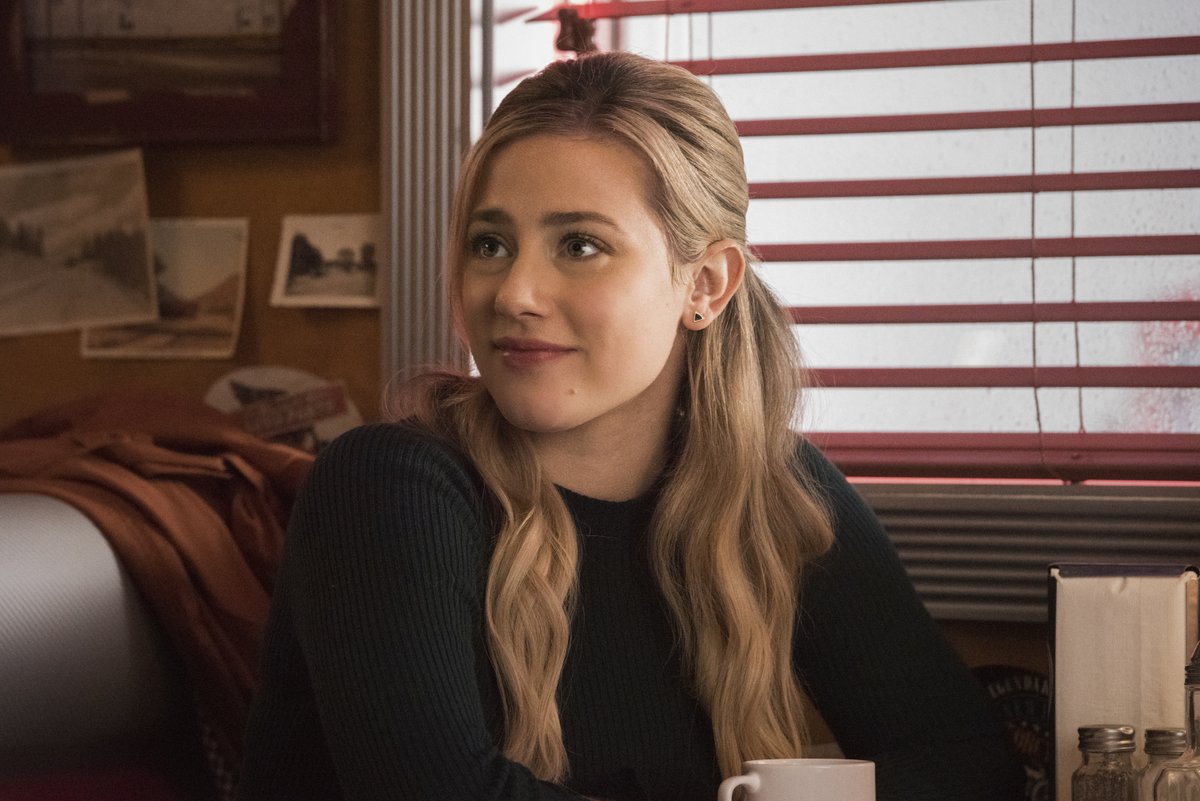 RiverdaleWriter's tweet photo. Get ready! We'll see you tonight!! #Riverdale https://t.co/tNPipFm3Qd