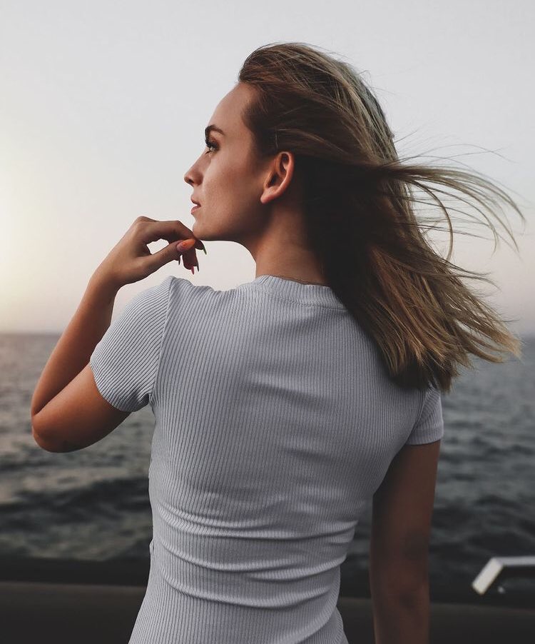 Ceren Yaldız, Cemre’nin eski yayın canlı yayında kesitlerini paylaşan Suan sayfasına, “Eski yayınları çıkarmayı bıraksak mı kuzularım konuşun anlaşın hep birlikte, yapmayın eski eskide kaldı boşverin.