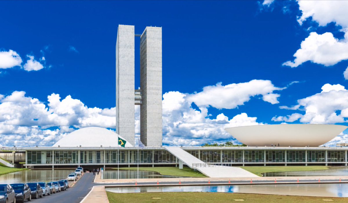 BrandonKirk03's tweet photo. @Pres_YT The complex was loosely ispired by oscar niemeyer’s National Congress in Brasilia, but the execution of the Tallahassee State Capitol complex is indeed less than aesthetic with steel exterior blinds on the building made in the 80s to protect the windows from protestors https://t.co/gqUEi2Nj2U