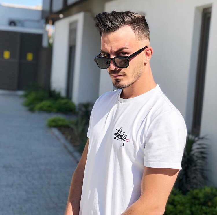 Delimine, hakkında çıkan iddialar hakkında açıklama videosu paylaştı, “Bugün ülkede benim hakkımda iyi yada kötü şeyler konuşurken, ben ne yapıyordum biliyor musunuz? Ekibimle beraber para kazanmaya devam ediyordum. Eğlenmeye devam ediyordum.”