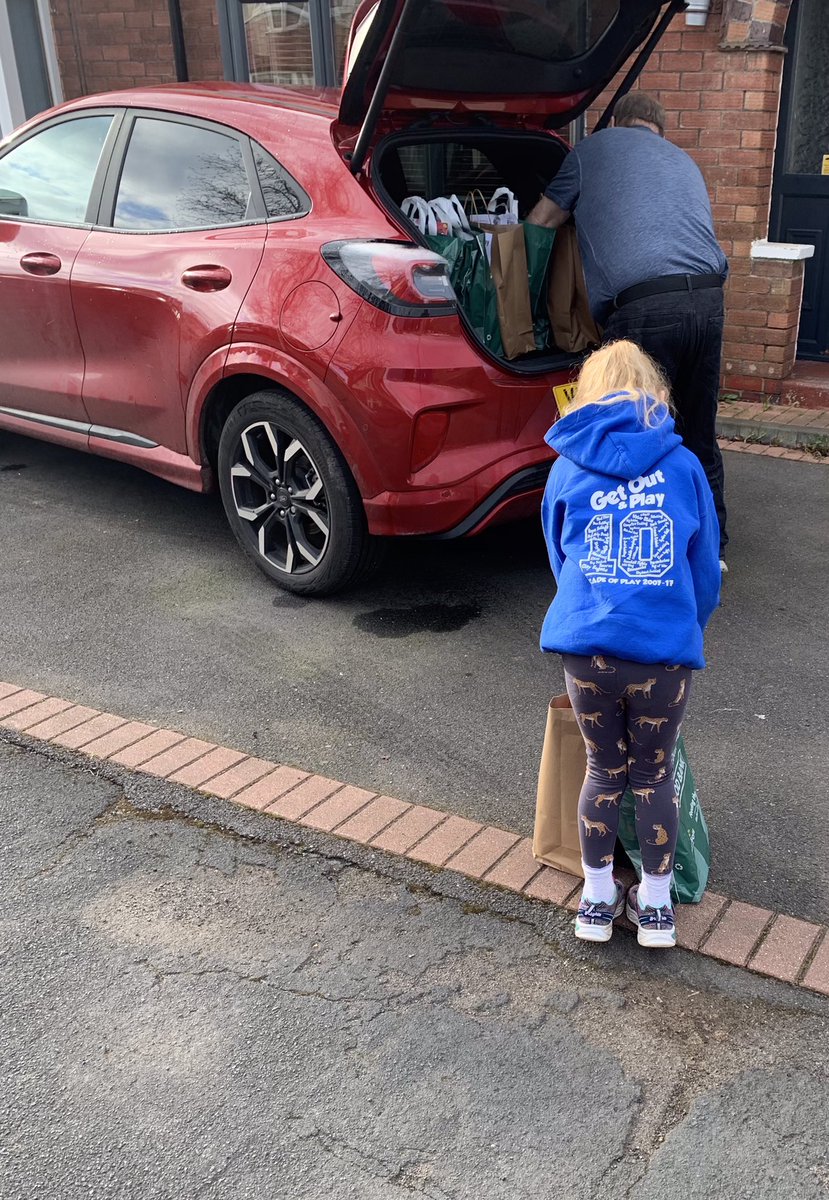 Play_Glos's tweet photo. Our Play Rangers have been out & about delivering #BagsofPlay to community partners ready for them to distribute out to families for #halfterm
Team Leaders Ben & KT are home schooling as well as working for PG, they had a couple of eager helpers on their individual rounds #TeamPG https://t.co/mj0cTqxgKK