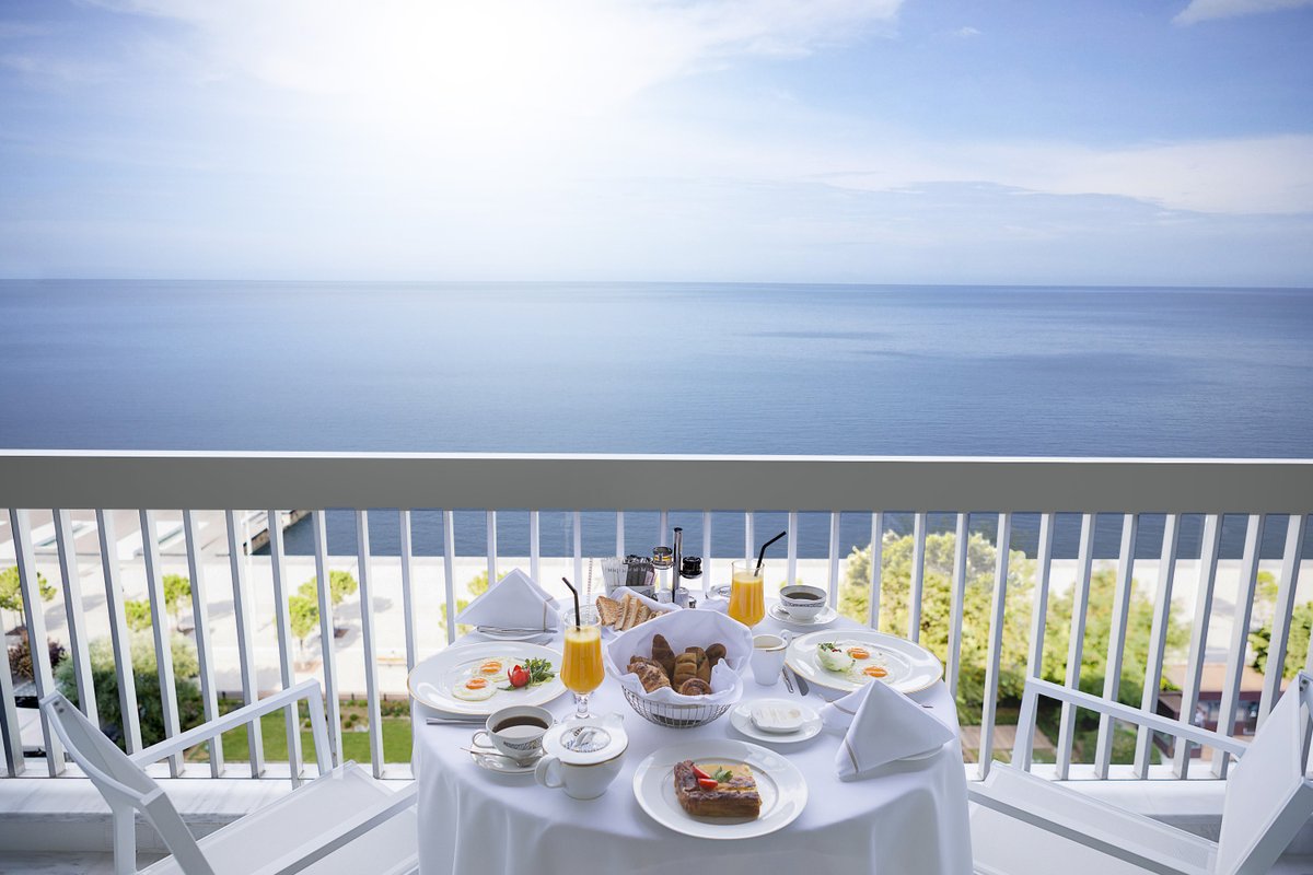 All 5 stars! The seafront location, waking up in your elegant suite to unique views across the city, and the service making up the perfect balcony setting.
makedoniapalace.com
#MakedoniaPalaceHotel #MakedoniaPalace #Thessaloniki