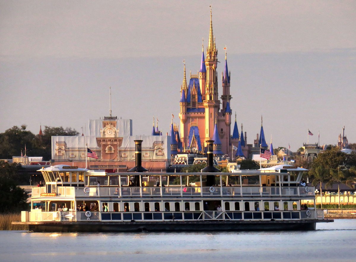 GabrielleRusson's tweet photo. Maybe you'll look at #WaltDisneyWorld a little bit differently after you read this story. https://t.co/wOhHjQWNaJ 2/4 https://t.co/atQnOvQY0u