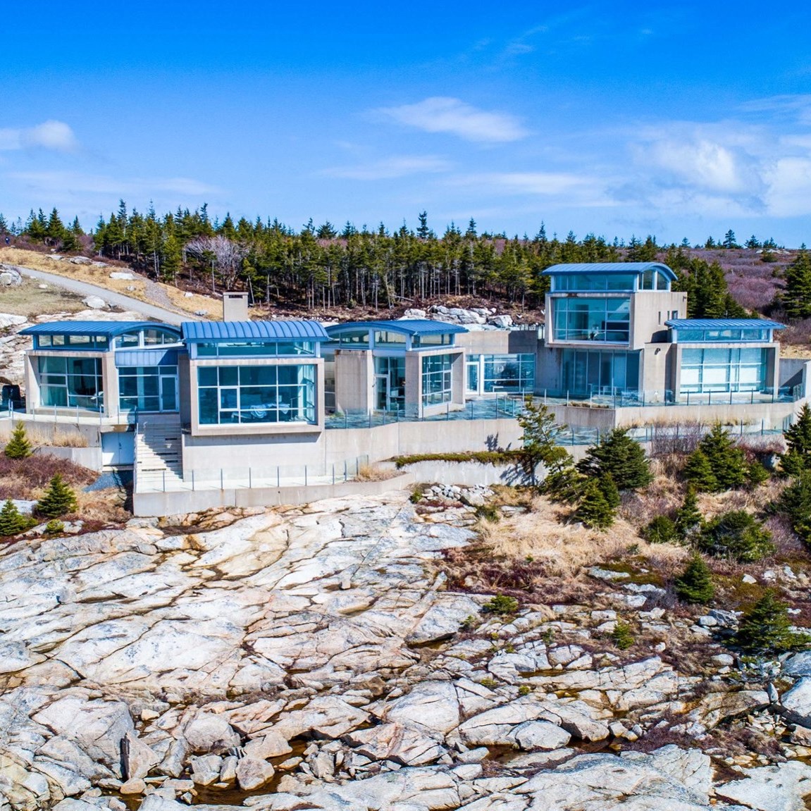 EVAmericas's tweet image. Perched above the sea with unparalleled views is this unique contemporary estate surrounded by more than 40 acres. Extraordinary in both design and function, this home was featured in @ArchDigest. #EVAmericas bit.ly/3cTgd76

Courtesy of Rick Foster of @tradewindsns