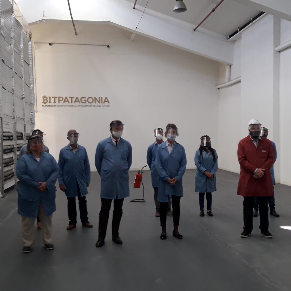 BitPatagonia's tweet photo. Gracias al embajador de Alemania en argentina @AlemaniaenArg y el secretario de industria de la provincia Juan Ignacio Garcia @GobiernoTDF Sonia Renzone @SRenzone por la visita oficial a nuestra planta industrial del datacenter de #blockchain. Tecnologia 4.0 en #Ushuaia https://t.co/F8JPVCFW4K