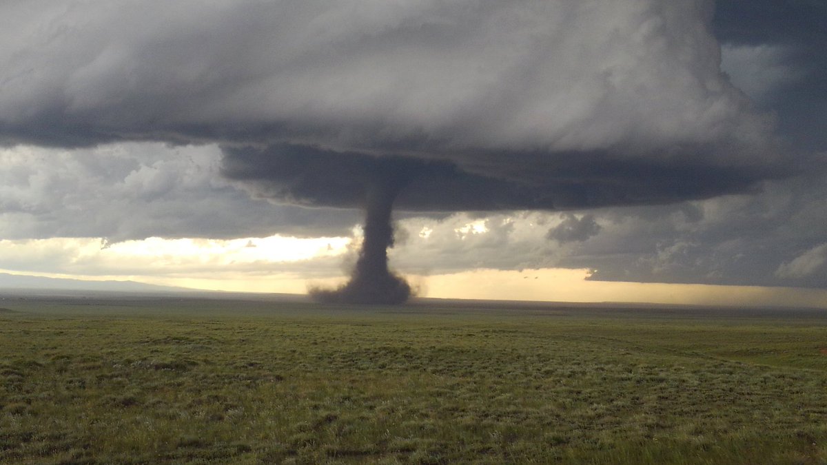 WonderWorksPCB's tweet image. #WeatherFact A tornado can last from a few seconds to more than an hour! On average, they last about 10 minutes. 🤯🌪️